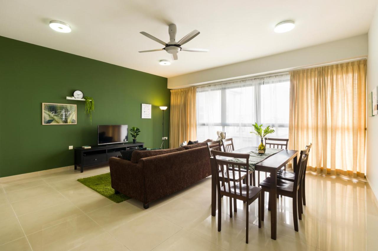 Pj8 Service Suites By Airhost Petaling Jaya Esterno foto