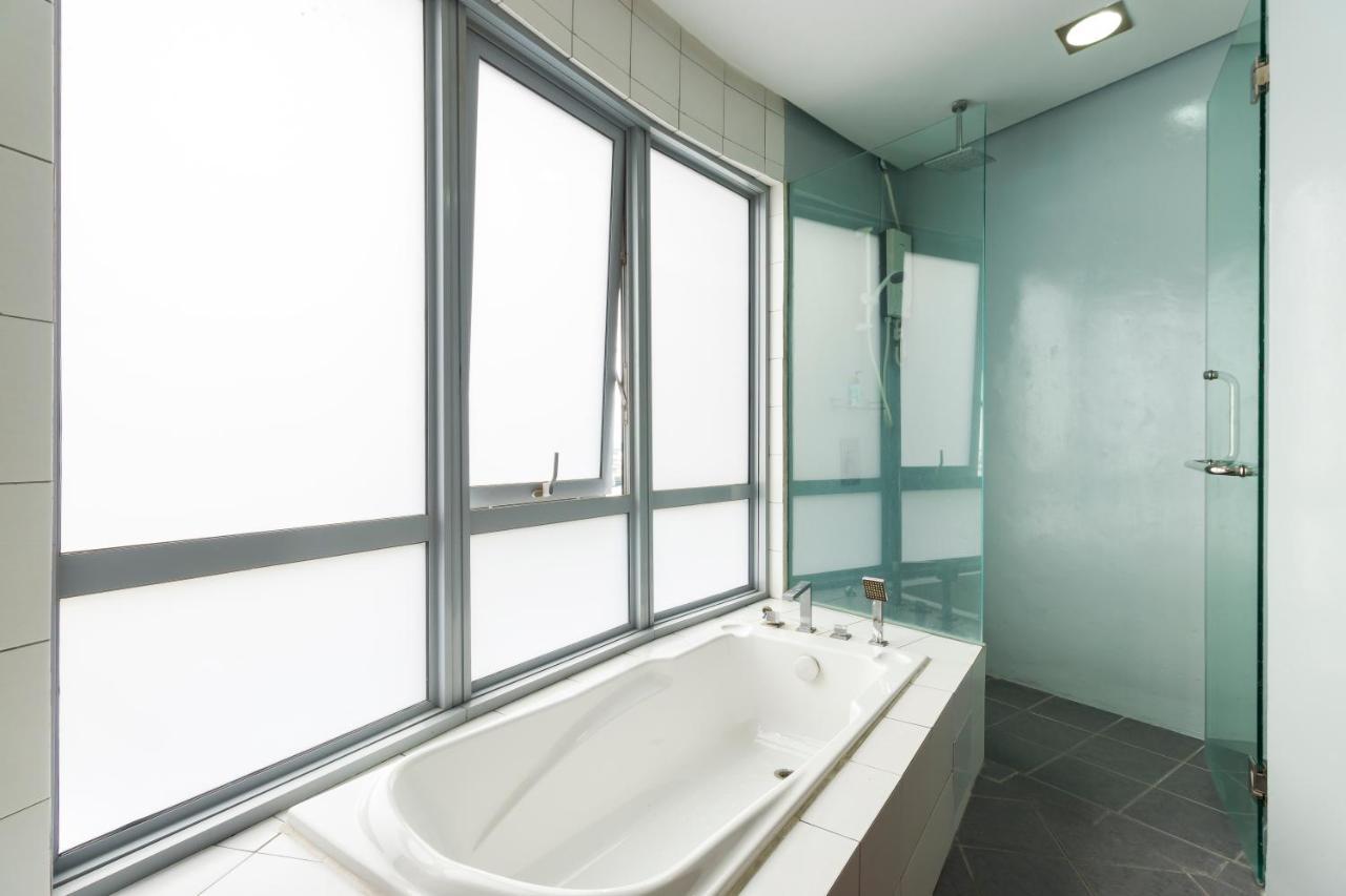 Pj8 Service Suites By Airhost Petaling Jaya Esterno foto