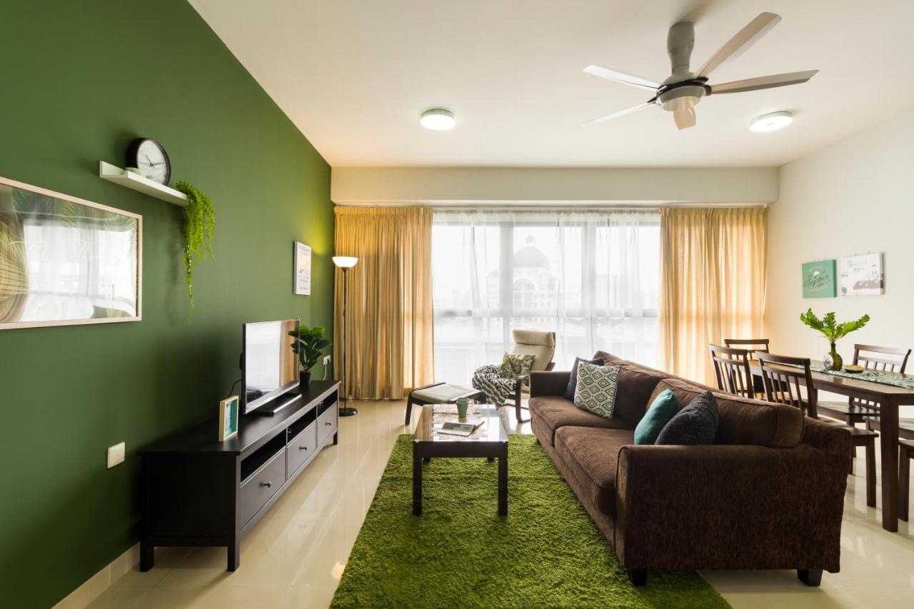 Pj8 Service Suites By Airhost Petaling Jaya Esterno foto